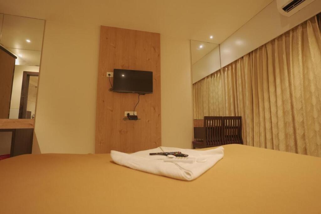 Тхане: M B Residency Lodging & Boarding by Wb Inn
