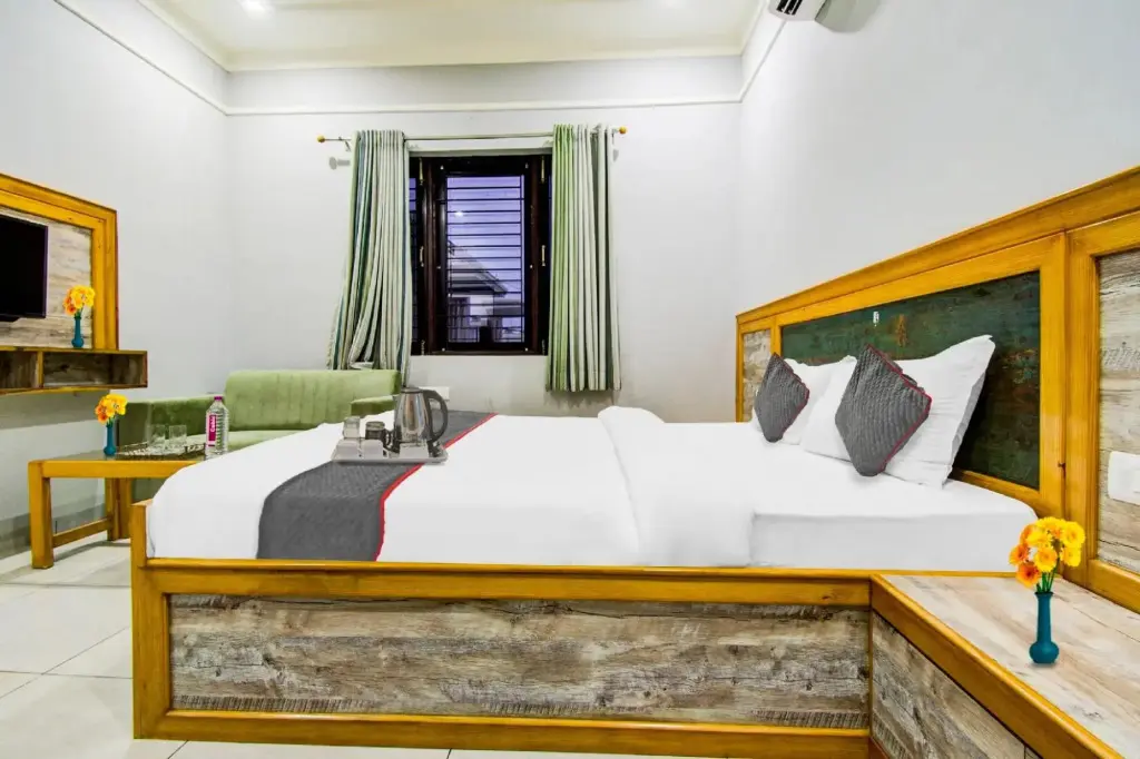 Джайпур: Capital O 70014 Hotel La Costa