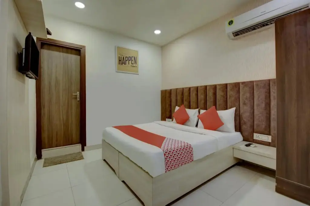 Нью-Дели: OYO Heaven Seven Near Satyam Inox Patel Nagar