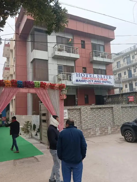 Нойда: Hotel Elite Corporate Suite