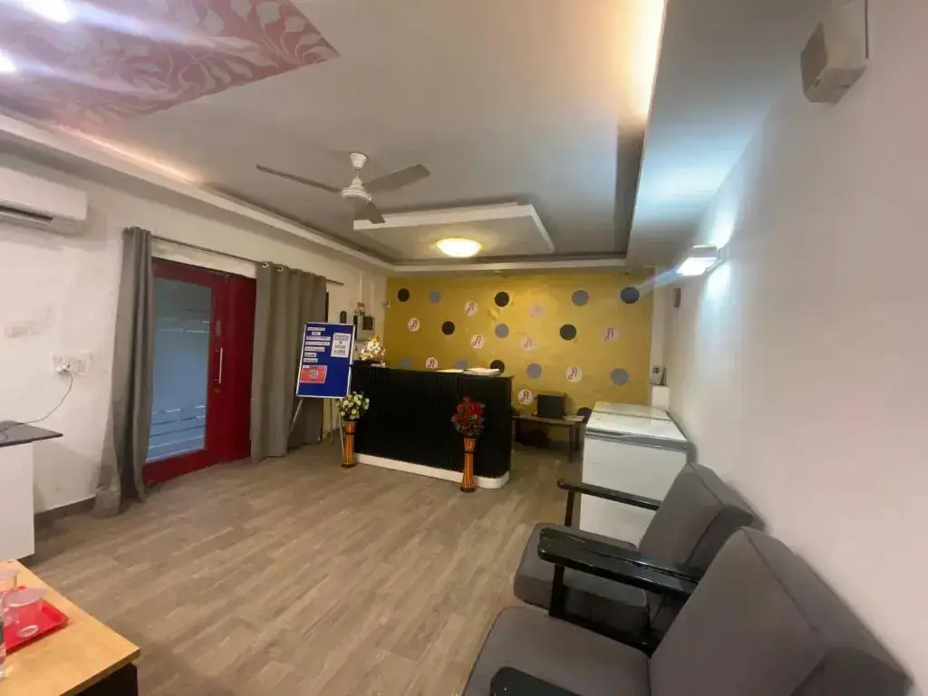 Нойда: Divine Inn Couple Friendly Hotel near Sector 51 Metro Station