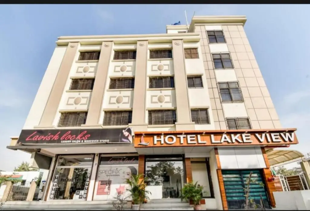 Нагпур: Hotel Lake View By WB Inn