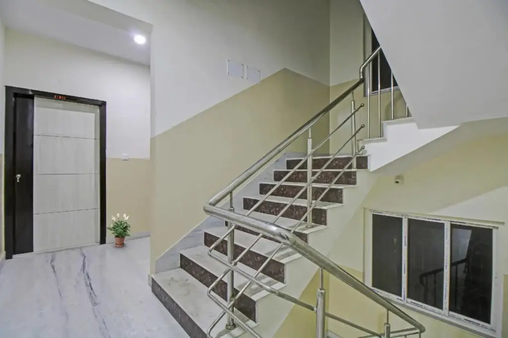 Колката: OYO Townhouse 1128 Hotel Royal Palm Inn
