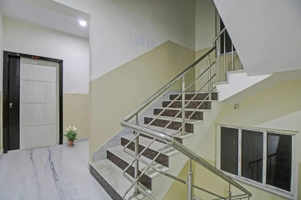 Колката: OYO Townhouse 1128 Hotel Royal Palm Inn