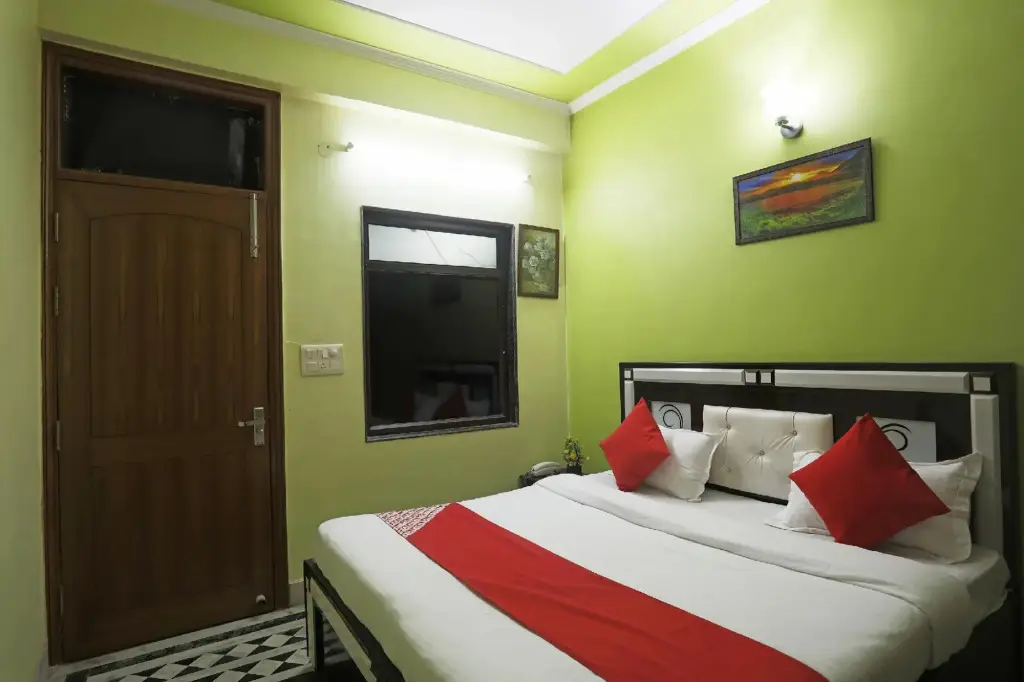 Нойда: OYO 46228 Krishna Residency