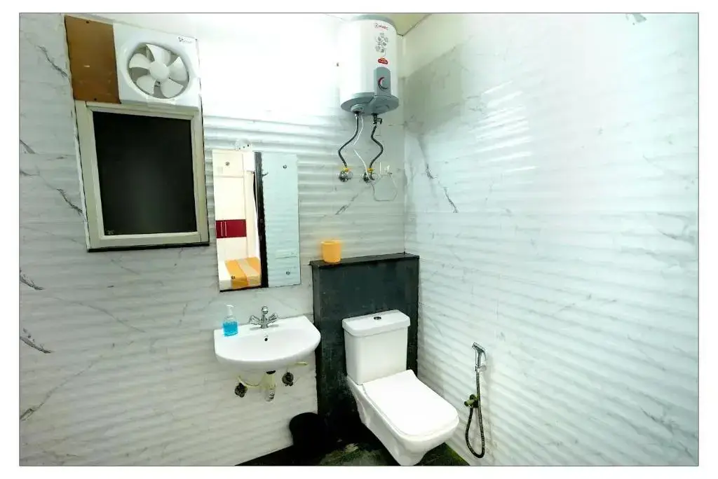 Нойда: Gupta Residency Near Noida Sector 50 Metro Station