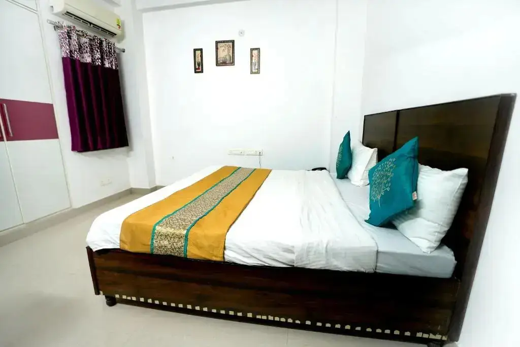 Нойда: Gupta Residency Near Noida Sector 50 Metro Station