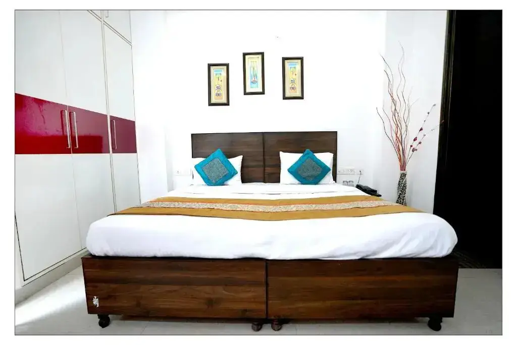 Нойда: Gupta Residency Near Noida Sector 50 Metro Station