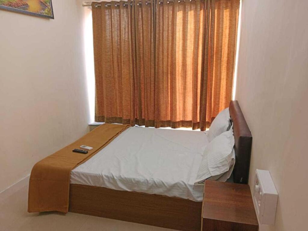 Сурат: OYO 80576C Hotel Nova Rooms