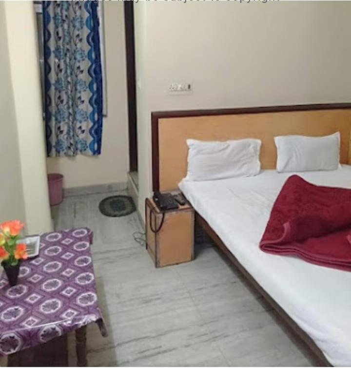 Джайпур: Pop 83450 Hotel K Kalpana Railway Station