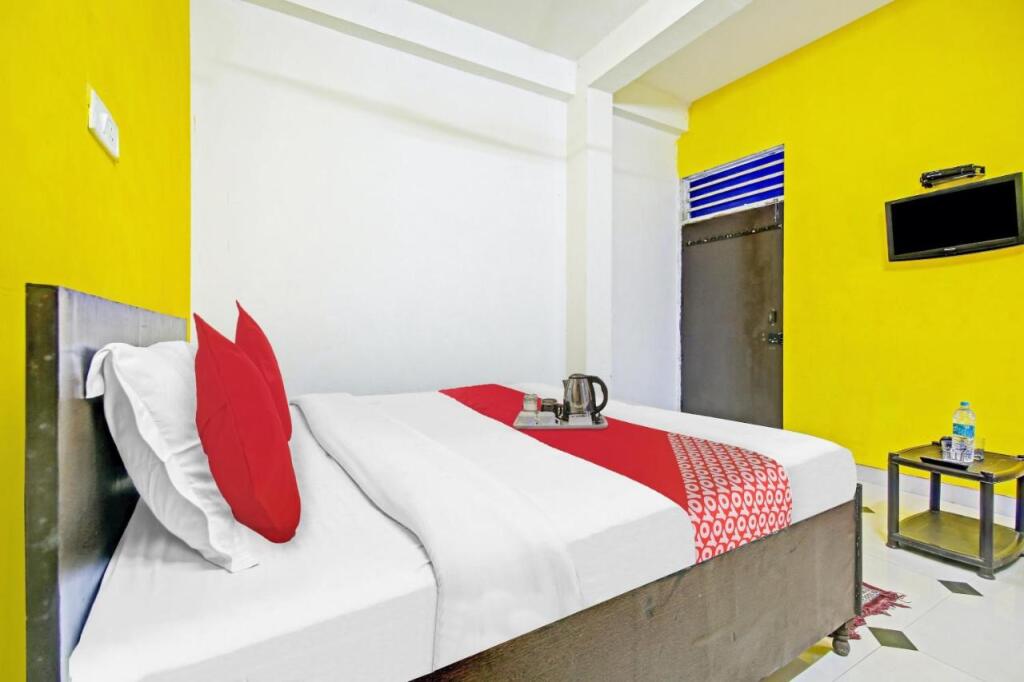 Бхивади: Oyo 82775 Radhe Hotel