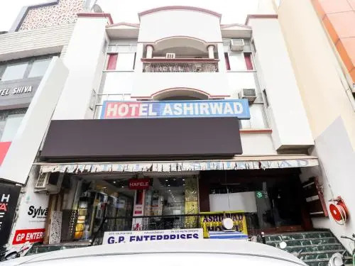 Лакхнау: Oyo 78194 Hotel Ashirwad