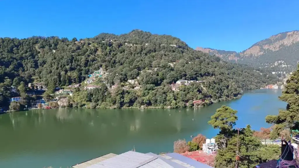 Наинитал: Hotel Lake view Near Boat House