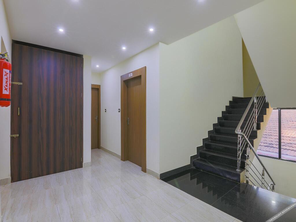 Верем: OYO 10580 Hotel Skylark