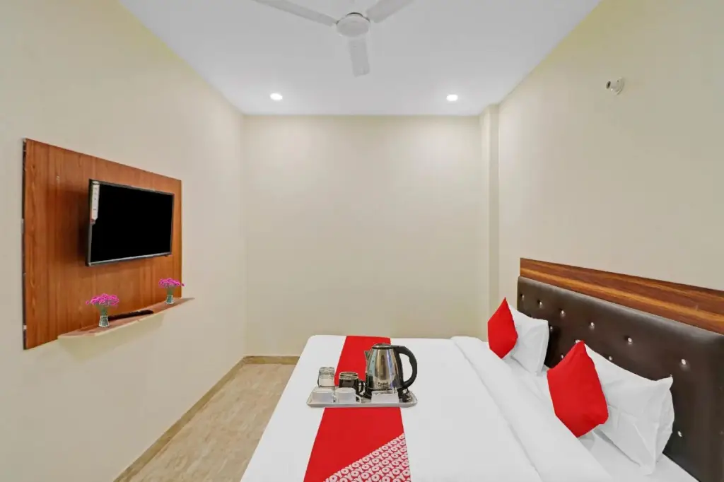 Нью-Дели: OYO 87988 Hotel Happy Moments