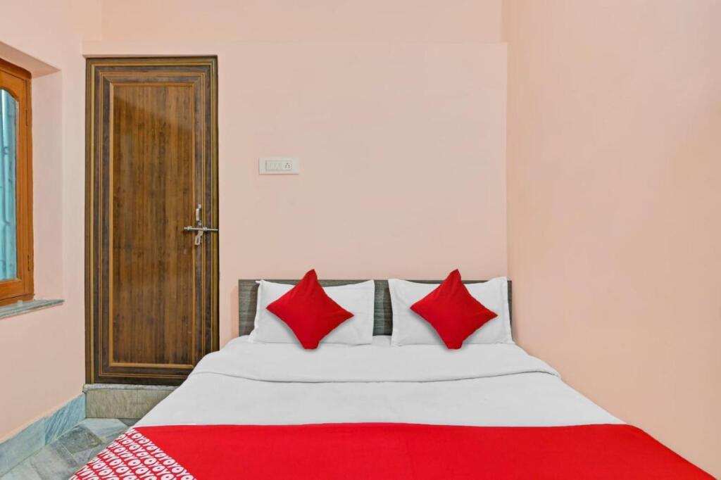 Варанаси: Oyo Flagship 80598 Aditya Guest House