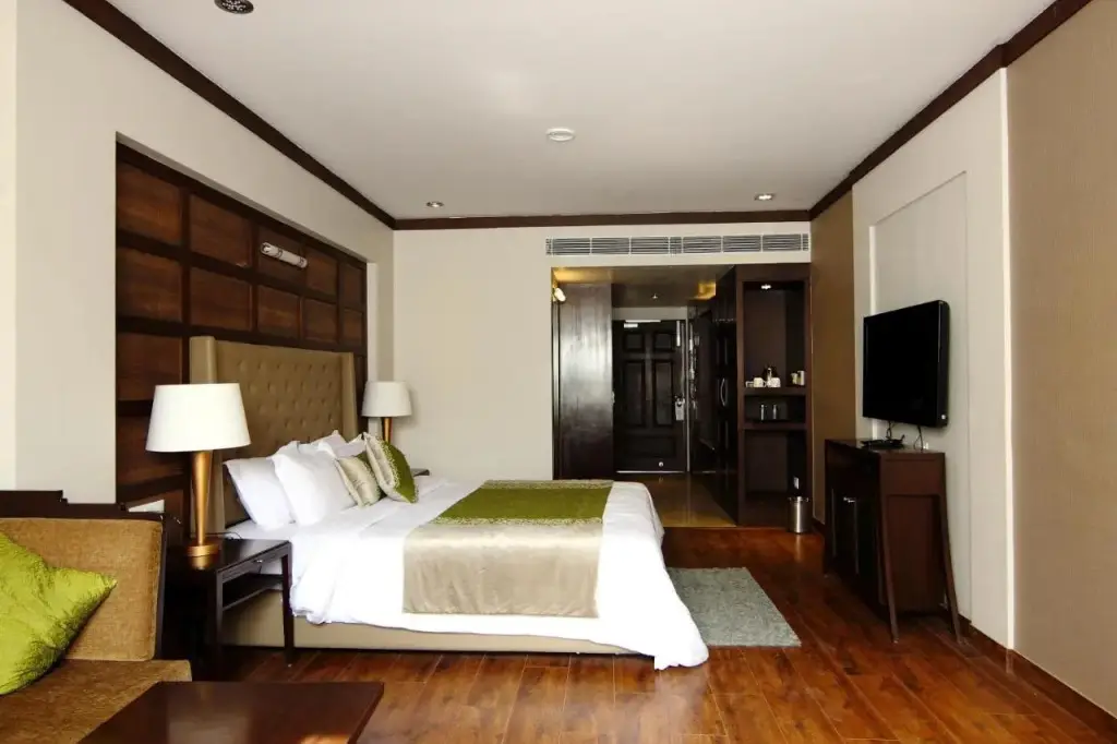 Наинитал: The Earls Court by Leisure Hotels