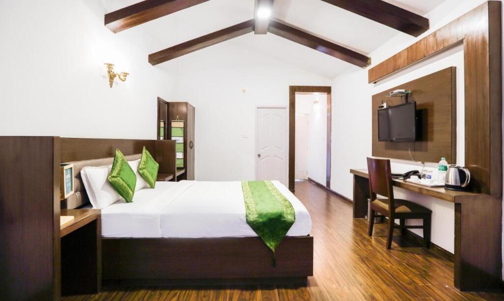 Ути: Treebo Skydale Inn & Suites With Mountain View