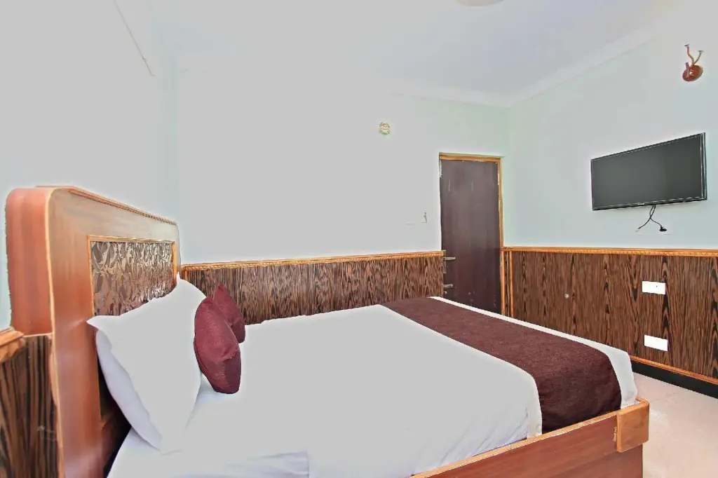 Ути: Capital O 8709 Hotel Rain Forest