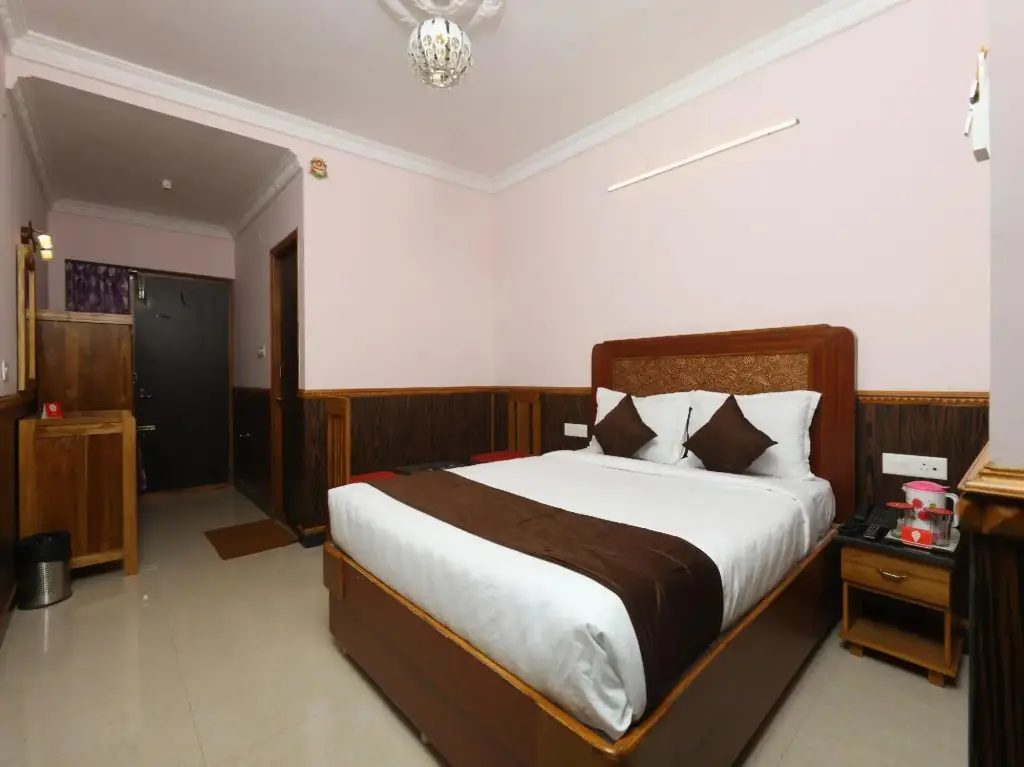 Ути: Capital O 8709 Hotel Rain Forest