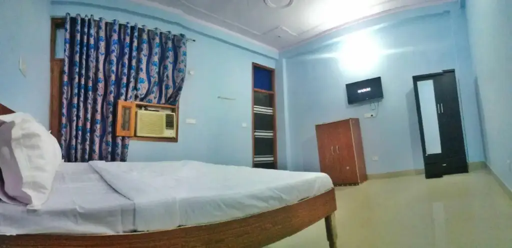 Нойда: Hotel O Dream Palace Near Noida Sector 76 Metro Station