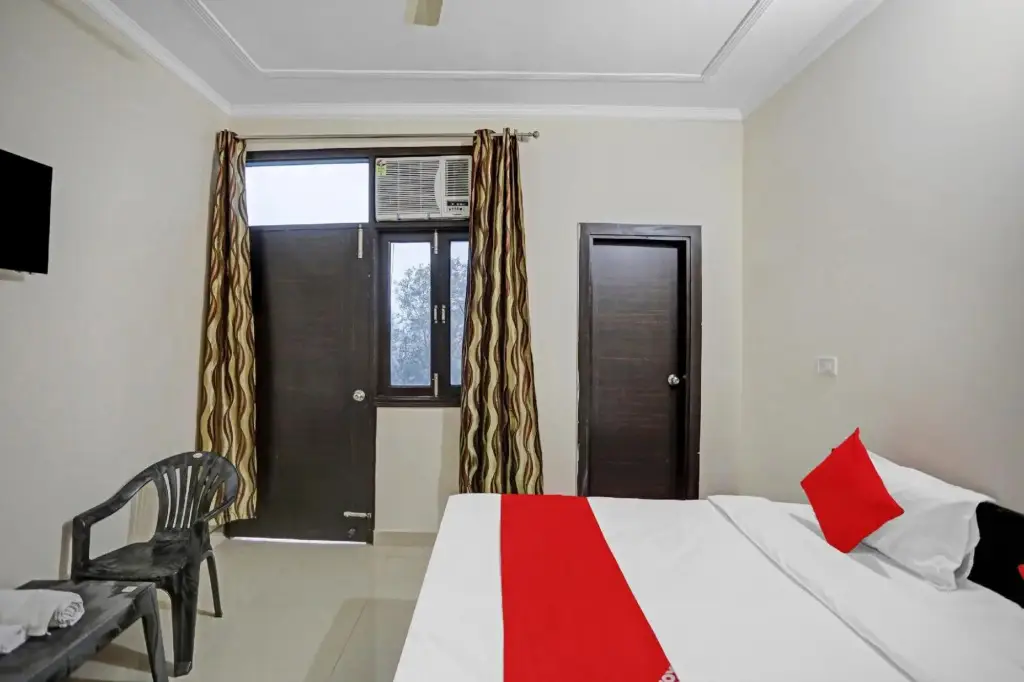 Нойда: Oyo 85142 Cozy Stay