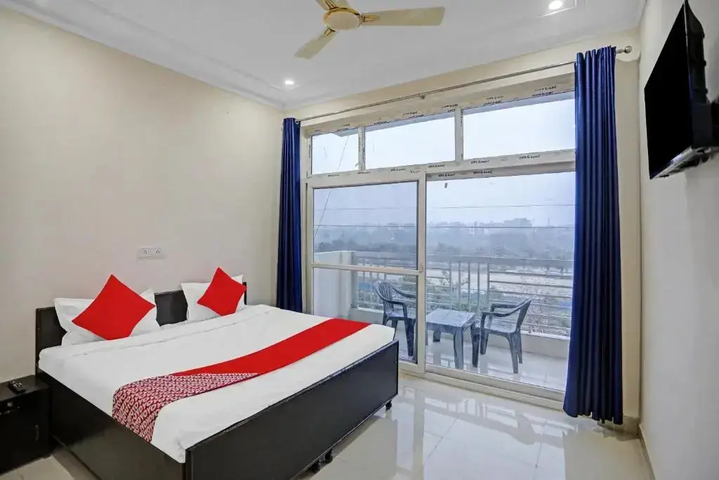 Нойда: Oyo 85142 Cozy Stay