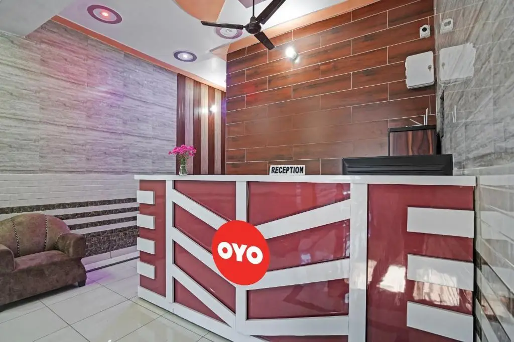 OYO Flagship 70296 S H J Hotel — фото 1