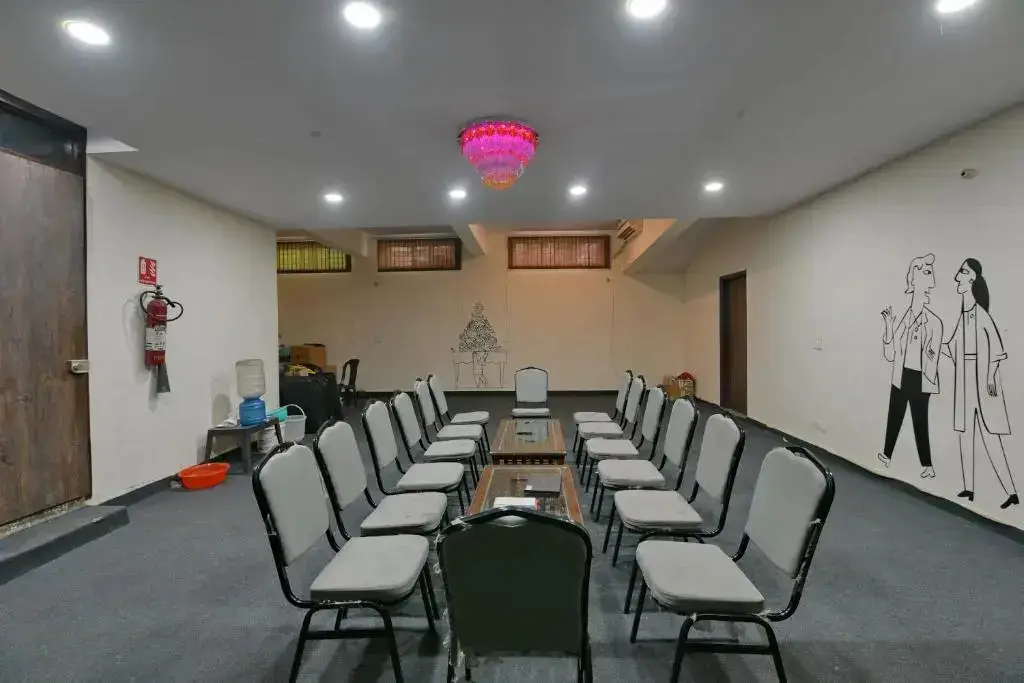 Нойда: Hotel Admire Inn "Atta Market, Noida Sector 18"