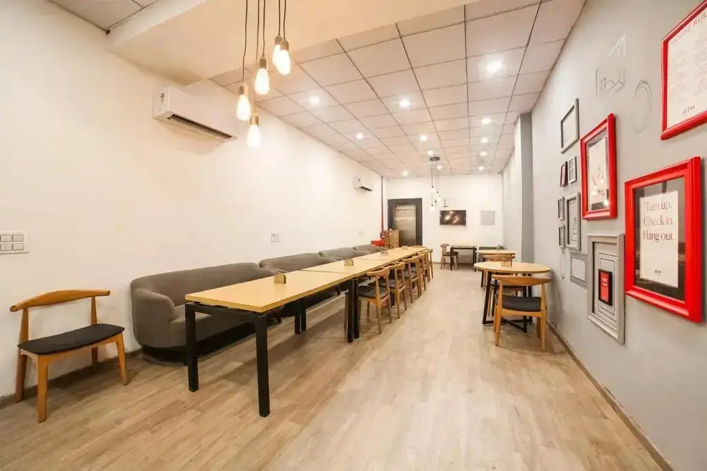 Нойда: Hotel Admire Inn "Atta Market, Noida Sector 18"