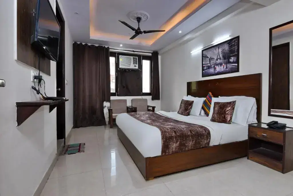 Нойда: Hotel Admire Inn "Atta Market, Noida Sector 18"