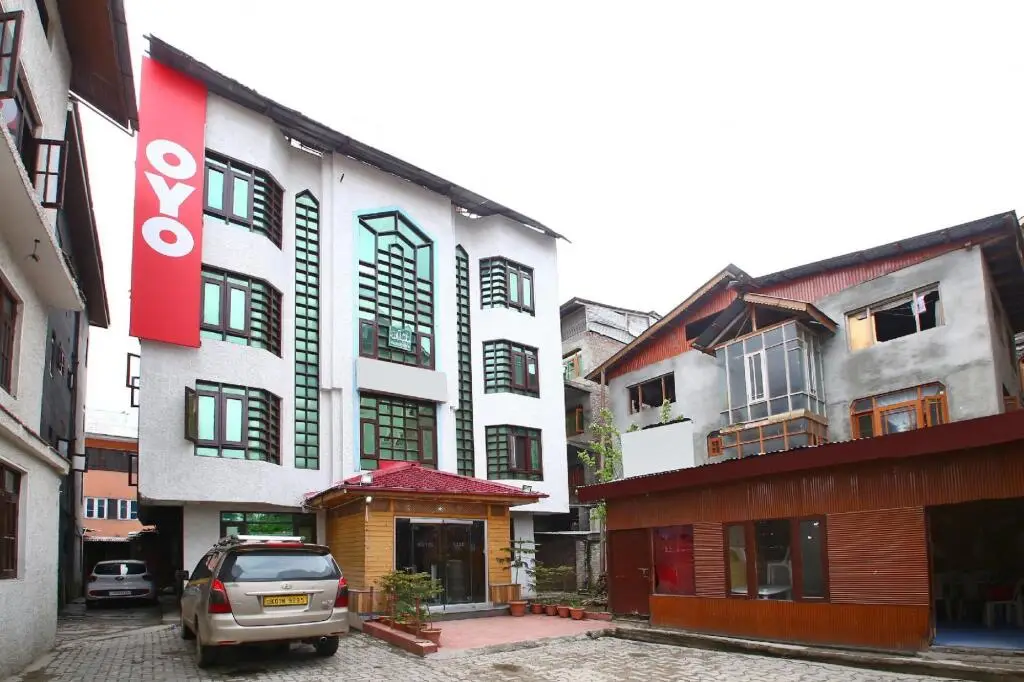 Катра: OYO 18872 Hotel Azad
