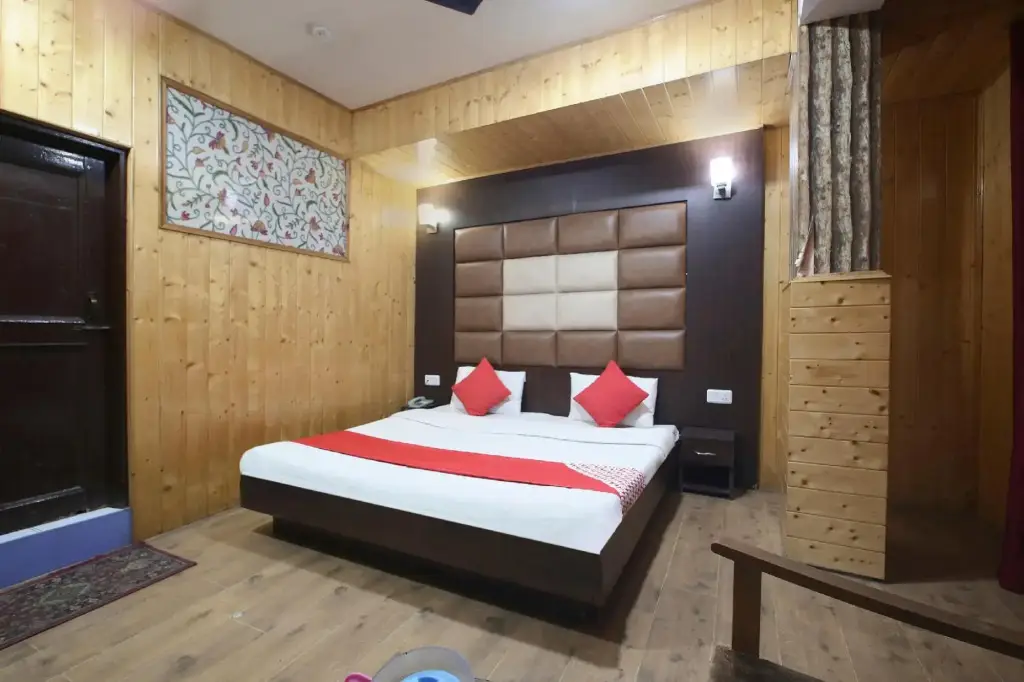 Катра: OYO 18872 Hotel Azad