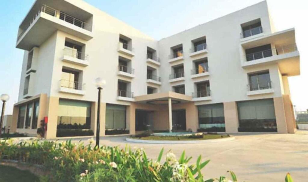Сананд: Krsna Lila By The Blues Hotels, Sanand