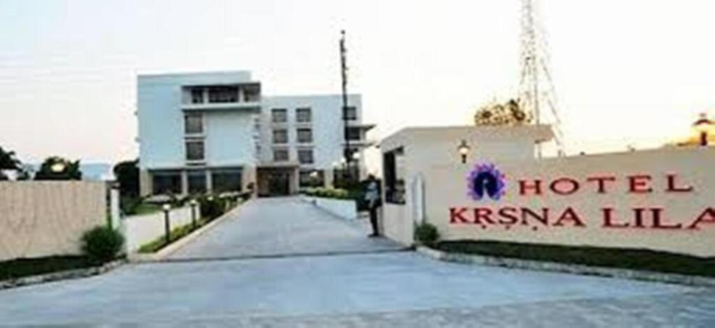 Сананд: Krsna Lila By The Blues Hotels, Sanand