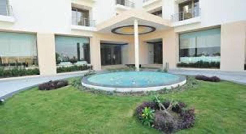 Сананд: Krsna Lila By The Blues Hotels, Sanand