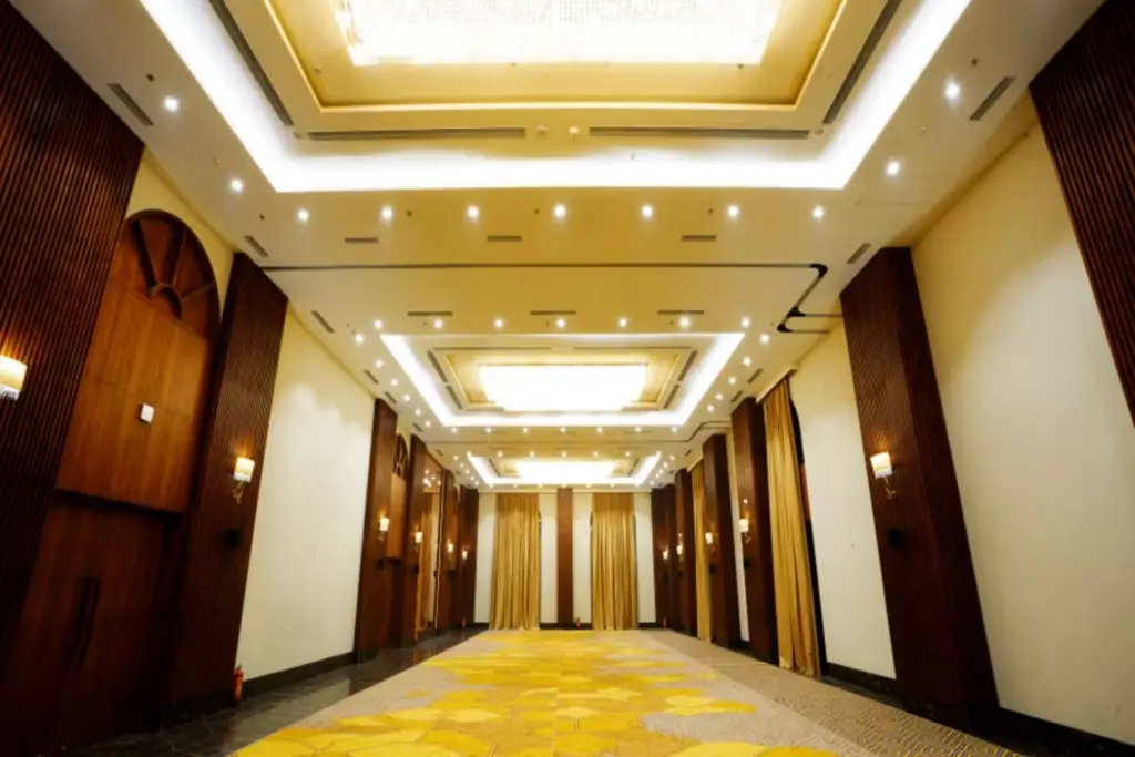 Агартала: Hotel Polo Tower Agartala
