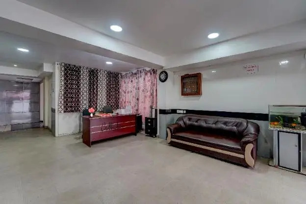 Ченнаи: Collection O 80519 G Silver Ashok Nagar