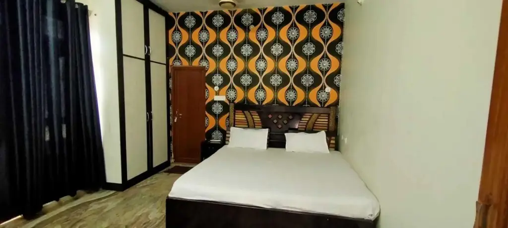 Гвалиор: OYO  93616 Hotel V Star