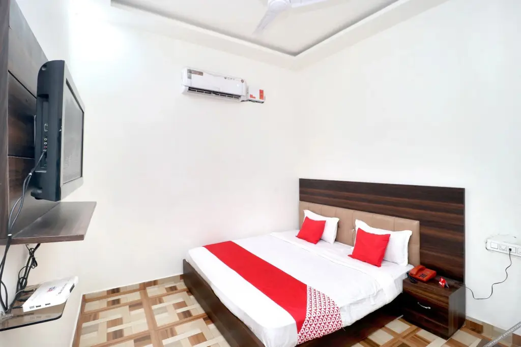 Амритсар: OYO 16379 Hotel LivInn Hub