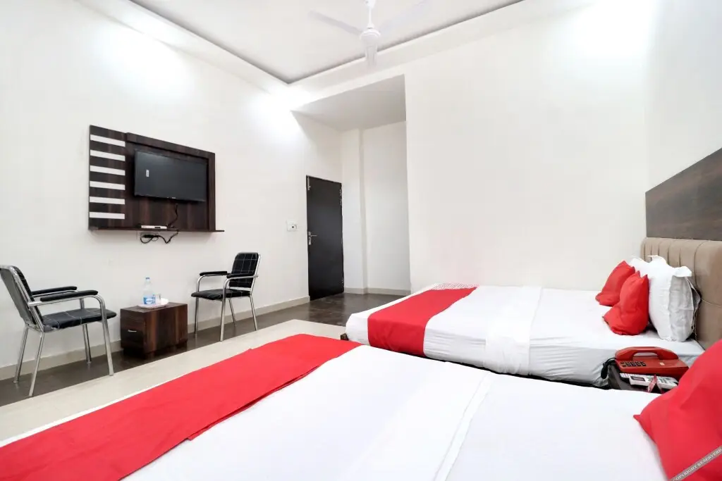 Амритсар: OYO 16379 Hotel LivInn Hub
