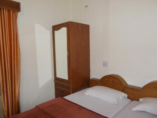 Наинитал: Premier rooms with Rooftop Terrace Restaurant