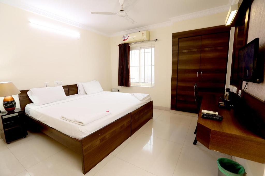 Коимбатур: Chetinaad Courtyard Gandhipuram by Centre Park