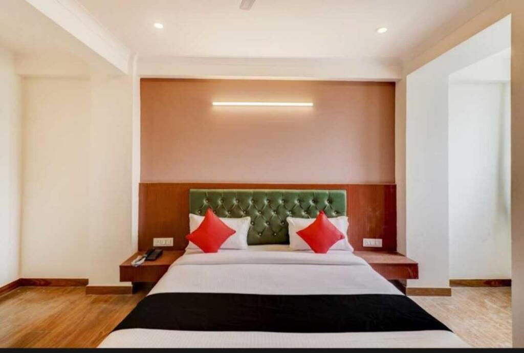 Нью-Дели: OYO 92328 Admi Suites