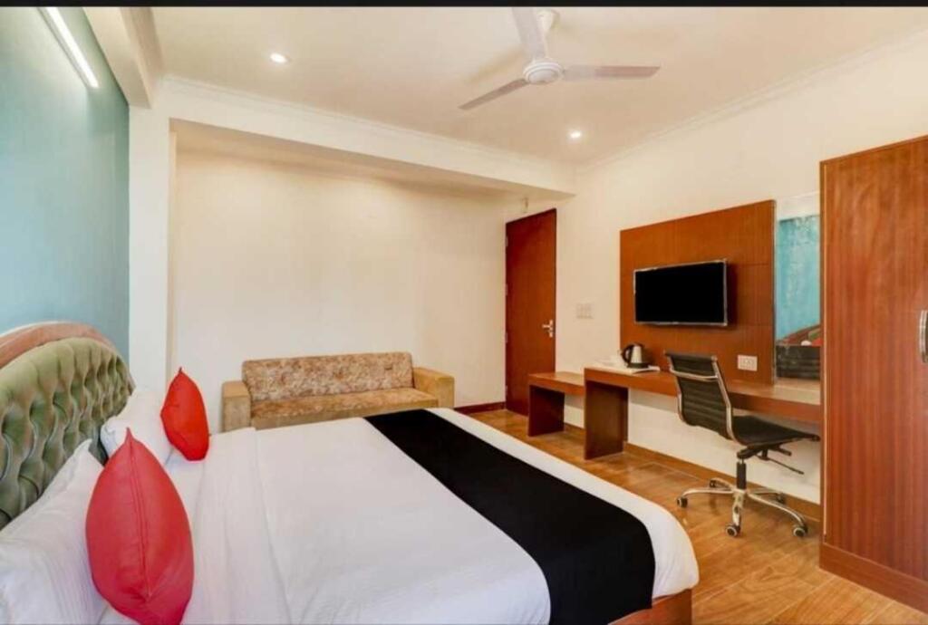 Нью-Дели: OYO 92328 Admi Suites