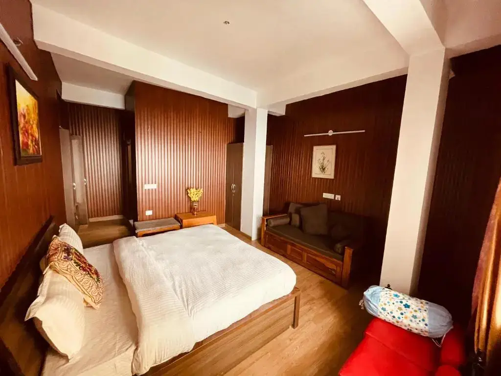 Массури: Casa Arhan 3-4-7-12 BHK Luxury Penthouse