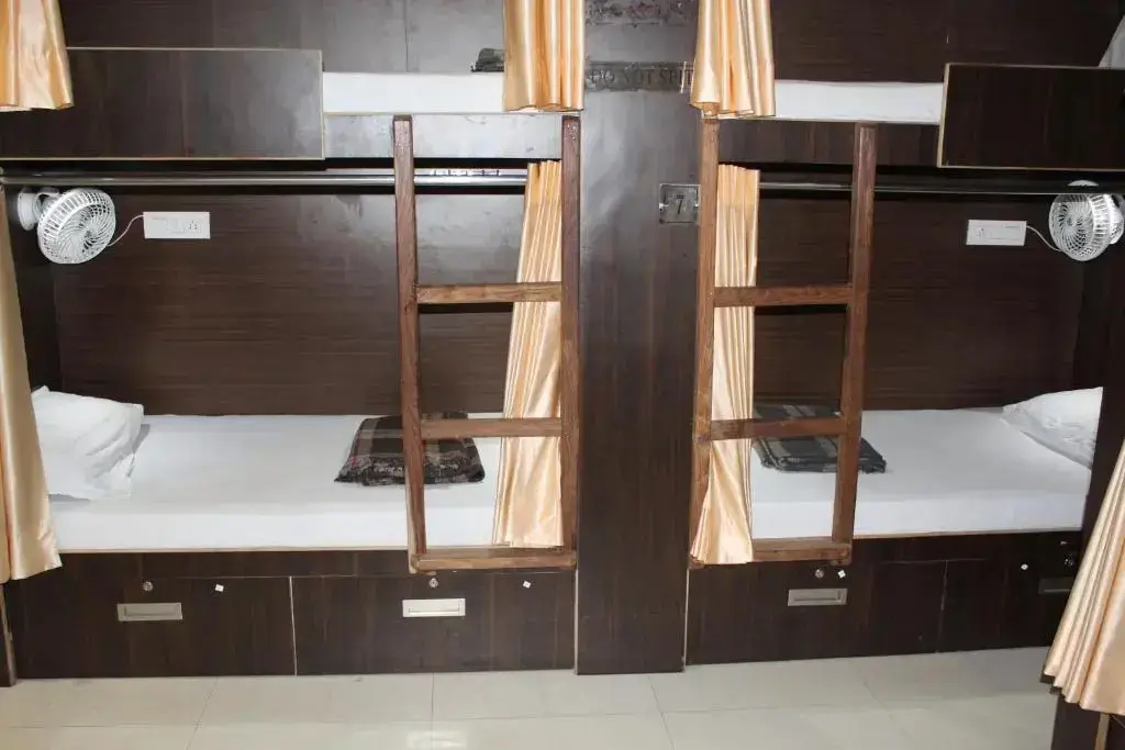 Барейлли: Paradise Ac Dormitory