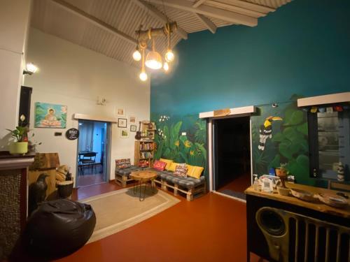 Кунур: The Birdhouse Backpackers Hostel