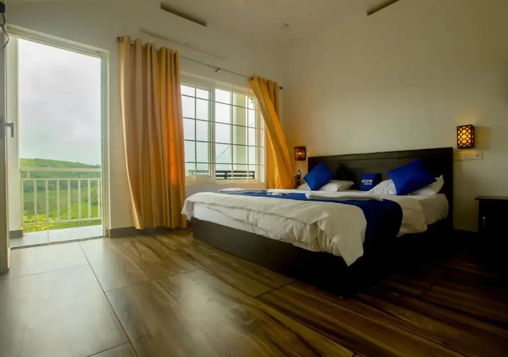Куттикканам: White Stone Cottage Vagamon by Voye Homes