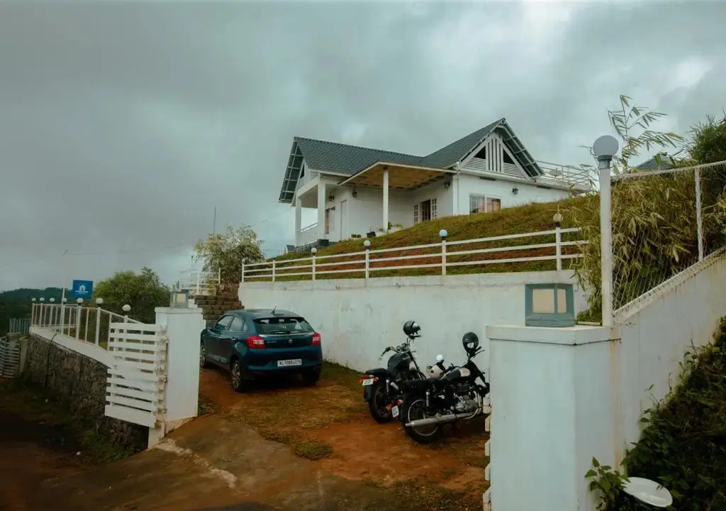 Куттикканам: White Stone Cottage Vagamon by Voye Homes